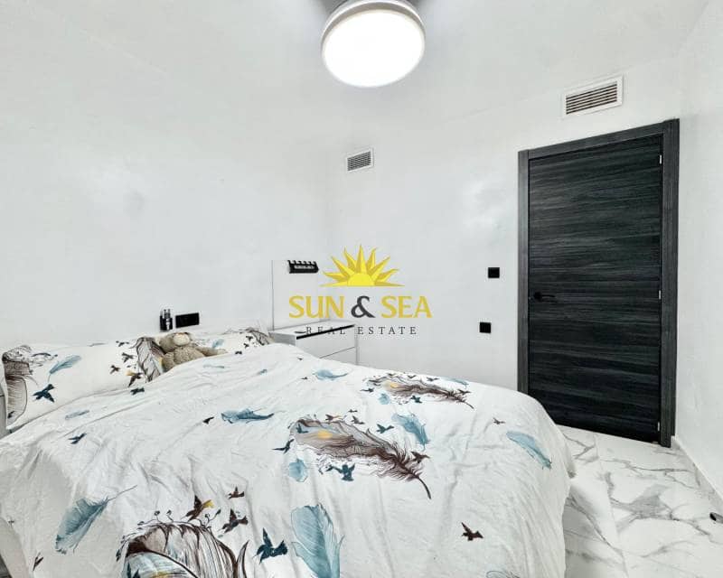 3 makuuhuone Huoneisto myytävänä paikassa Torrevieja - 175 000 € (Ref: 9296066)