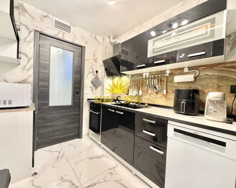 3 makuuhuone Huoneisto myytävänä paikassa Torrevieja - 175 000 € (Ref: 9296066)