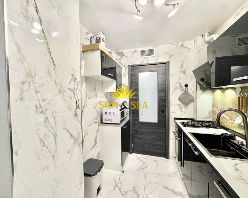 3 makuuhuone Huoneisto myytävänä paikassa Torrevieja - 175 000 € (Ref: 9296066)