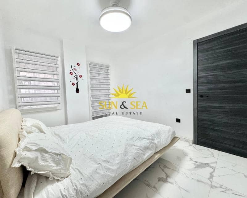 3 makuuhuone Huoneisto myytävänä paikassa Torrevieja - 175 000 € (Ref: 9296066)