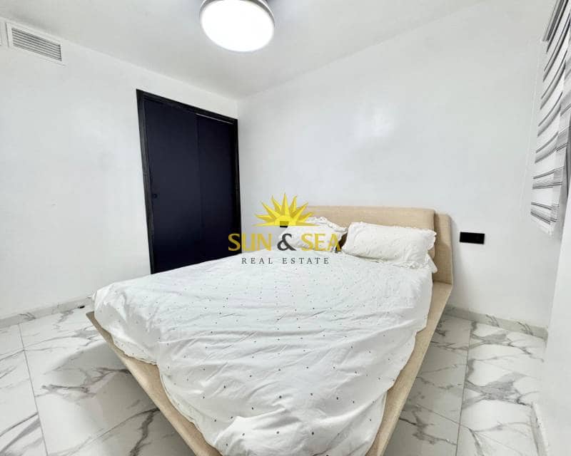 3 makuuhuone Huoneisto myytävänä paikassa Torrevieja - 175 000 € (Ref: 9296066)