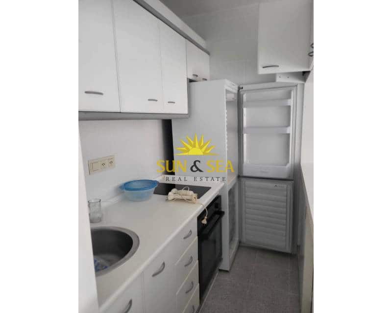 1 soveværelse Lejlighed til leje i La Manga del Mar Menor med swimmingpool - € 650 (Ref: 9306842)