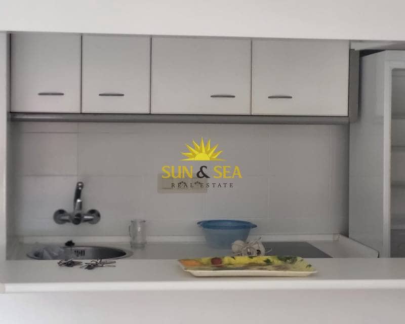 1 soveværelse Lejlighed til leje i La Manga del Mar Menor med swimmingpool - € 650 (Ref: 9306842)