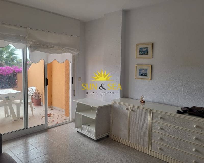 1 soveværelse Lejlighed til leje i La Manga del Mar Menor med swimmingpool - € 650 (Ref: 9306842)
