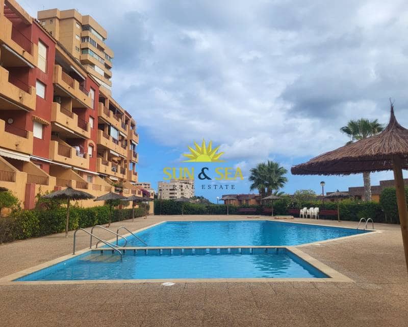 1 soveværelse Lejlighed til leje i La Manga del Mar Menor med swimmingpool - € 650 (Ref: 9306842)