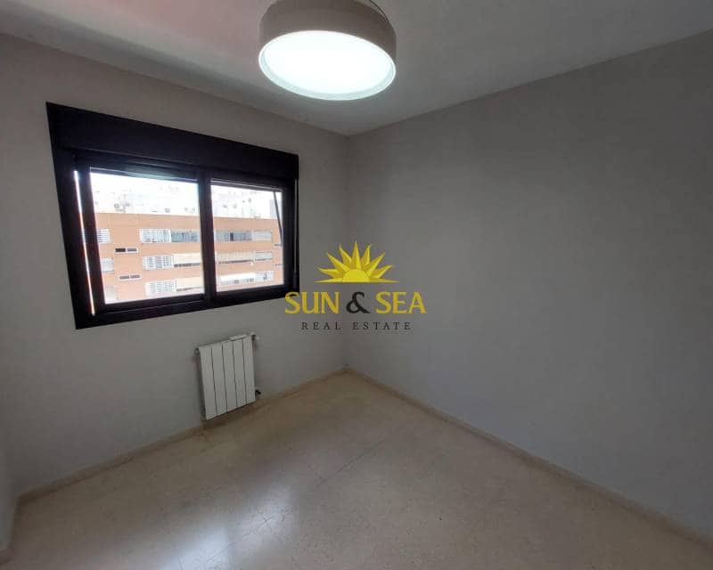 4 soveværelse Lejlighed til leje i Alicante by med swimmingpool garage - € 1.600 (Ref: 9307132)