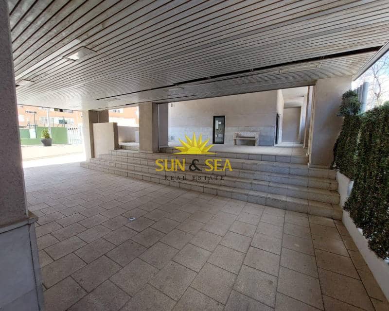 4 soveværelse Lejlighed til leje i Alicante by med swimmingpool garage - € 1.600 (Ref: 9307132)