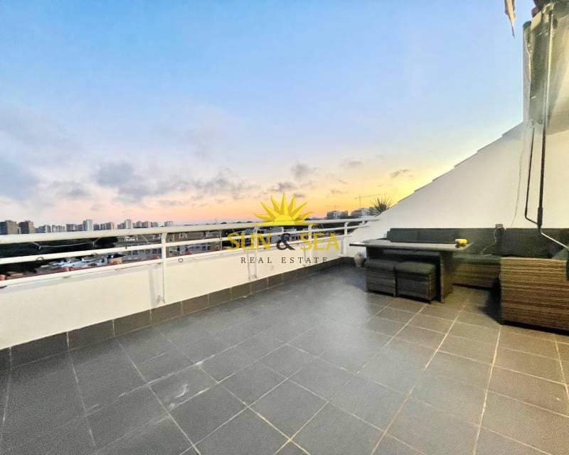 4 sypialnia Penthouse do wynajęcia w Dehesa de Campoamor z basenem garażem - 1 300 € (Ref: 9308055)