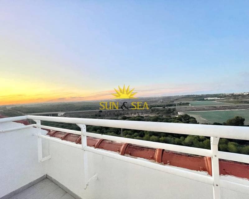 4 sypialnia Penthouse do wynajęcia w Dehesa de Campoamor z basenem garażem - 1 300 € (Ref: 9308055)