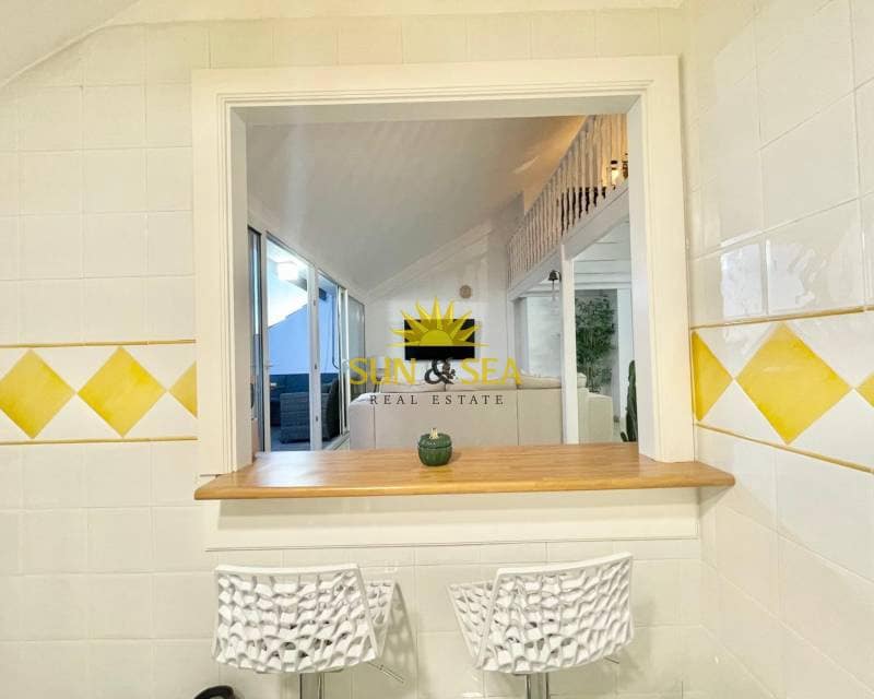 4 sypialnia Penthouse do wynajęcia w Dehesa de Campoamor z basenem garażem - 1 300 € (Ref: 9308055)