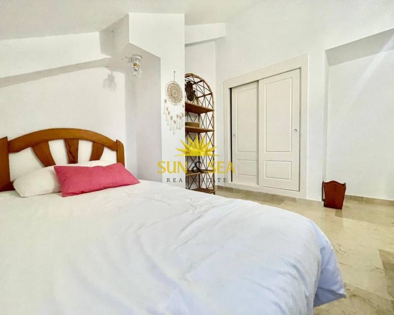 4 sypialnia Penthouse do wynajęcia w Dehesa de Campoamor z basenem garażem - 1 300 € (Ref: 9308055)