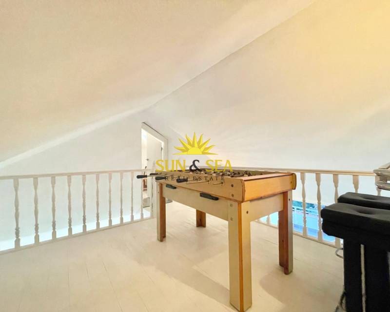 4 sypialnia Penthouse do wynajęcia w Dehesa de Campoamor z basenem garażem - 1 300 € (Ref: 9308055)