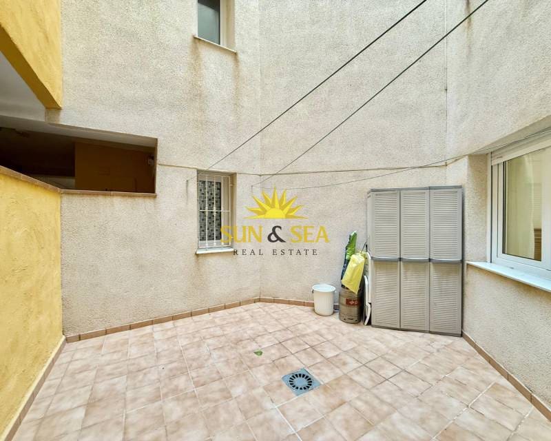 2 soveværelse Byhus til leje i Orihuela Costa med swimmingpool garage - € 1.000 (Ref: 9315231)