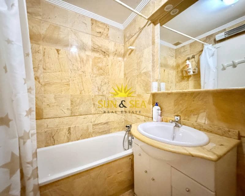 2 soveværelse Byhus til leje i Orihuela Costa med swimmingpool garage - € 1.000 (Ref: 9315231)