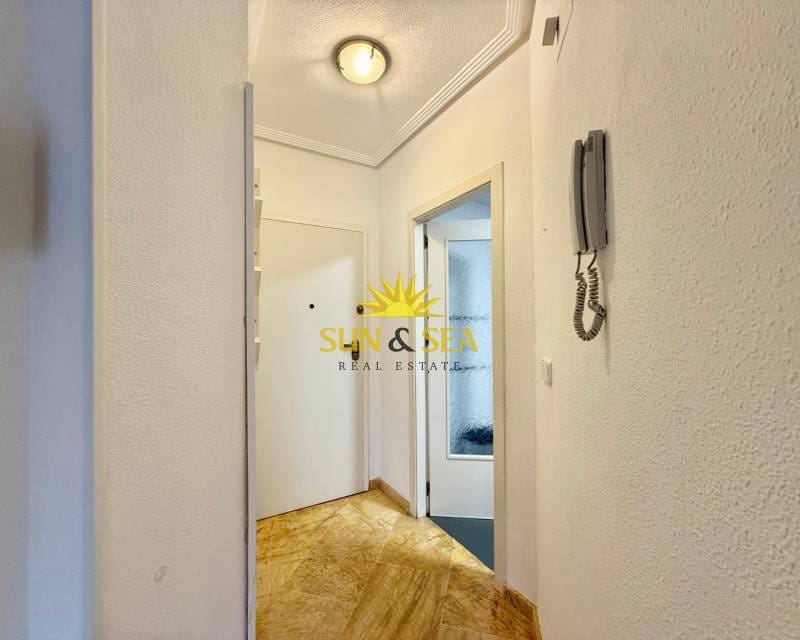 2 soveværelse Byhus til leje i Orihuela Costa med swimmingpool garage - € 1.000 (Ref: 9315231)