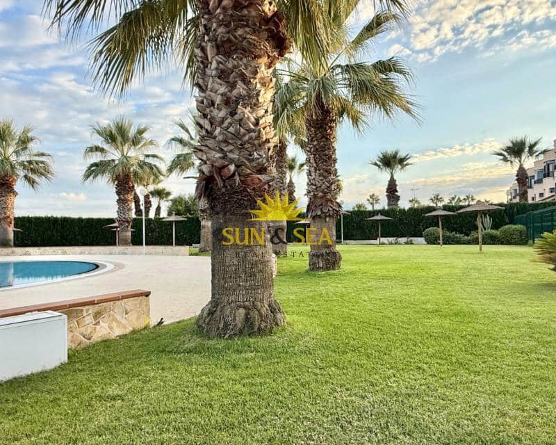 2 soveværelse Byhus til leje i Orihuela Costa med swimmingpool garage - € 1.000 (Ref: 9315231)