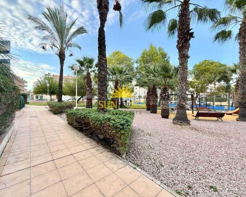 2 soveværelse Byhus til leje i Orihuela Costa med swimmingpool garage - € 1.000 (Ref: 9315231)