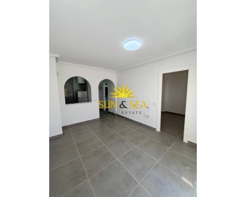 1 sypialnia Apartament do wynajęcia w Torrevieja z basenem - 900 € (Ref: 9319708)