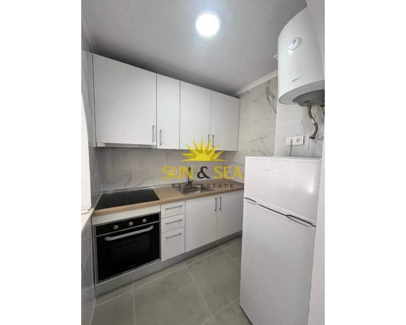 1 sypialnia Apartament do wynajęcia w Torrevieja z basenem - 900 € (Ref: 9319708)