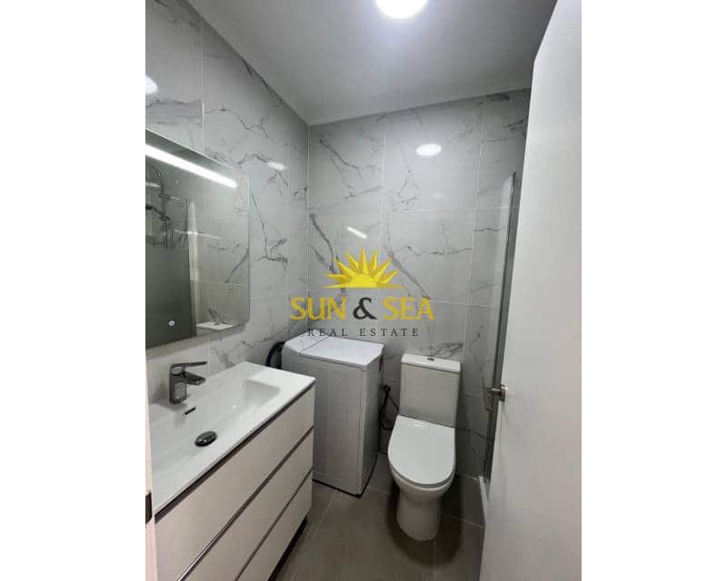 1 sypialnia Apartament do wynajęcia w Torrevieja z basenem - 900 € (Ref: 9319708)