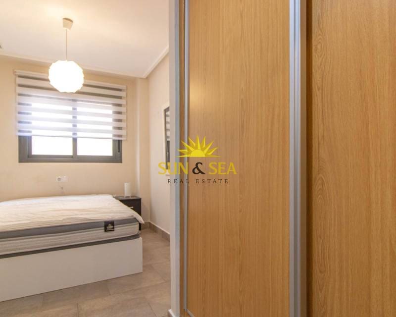 3 Zimmer Apartment zu vermieten in Torrevieja mit Garage - 1.200 € (Ref: 9319956)