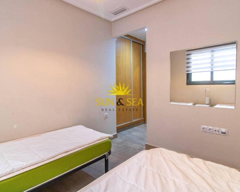 3 Zimmer Apartment zu vermieten in Torrevieja mit Garage - 1.200 € (Ref: 9319956)