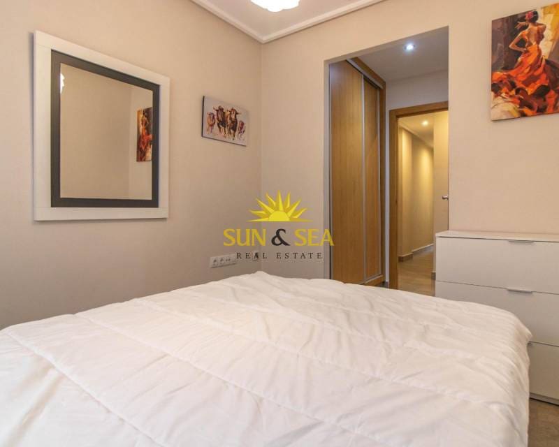 3 Zimmer Apartment zu vermieten in Torrevieja mit Garage - 1.200 € (Ref: 9319956)