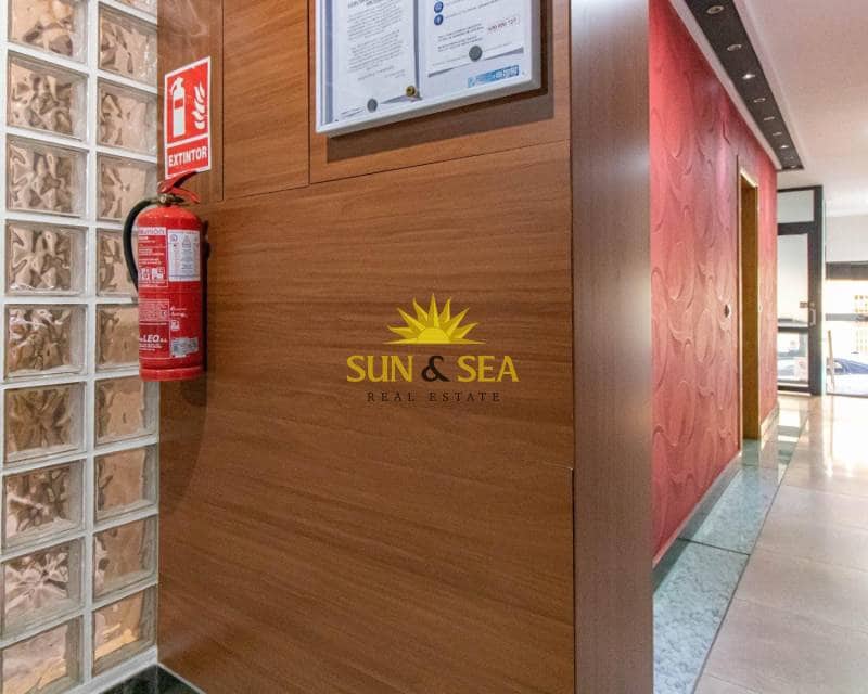 3 Zimmer Apartment zu vermieten in Torrevieja mit Garage - 1.200 € (Ref: 9319956)