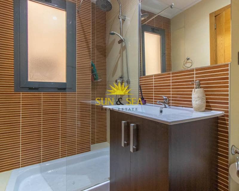 3 Zimmer Apartment zu vermieten in Torrevieja mit Garage - 1.200 € (Ref: 9319956)