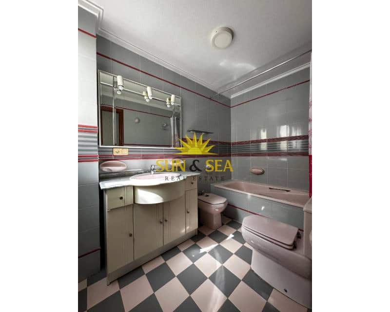 3 soverom Penthouse til leie i Torrevieja - € 750 (Ref: 9328637)