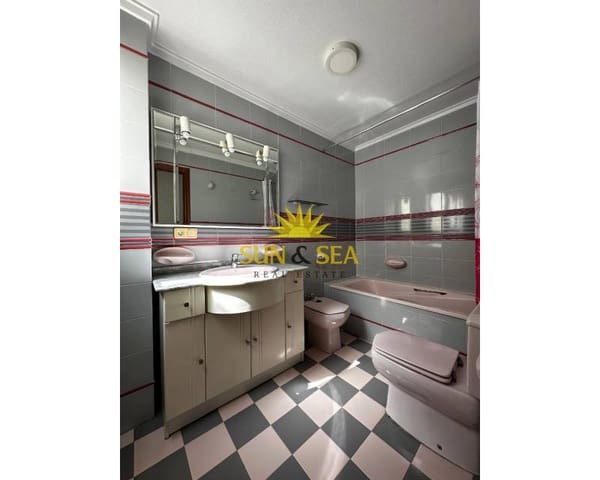 3 soveværelse Penthouse til leje i Playa de los Locos, Torrevieja - € 750 (Ref: 9328637)