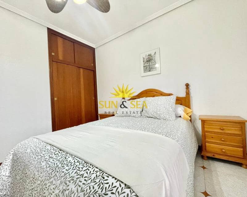 3 bedroom Penthouse for rent in Torrevieja - € 750 (Ref: 9328637)