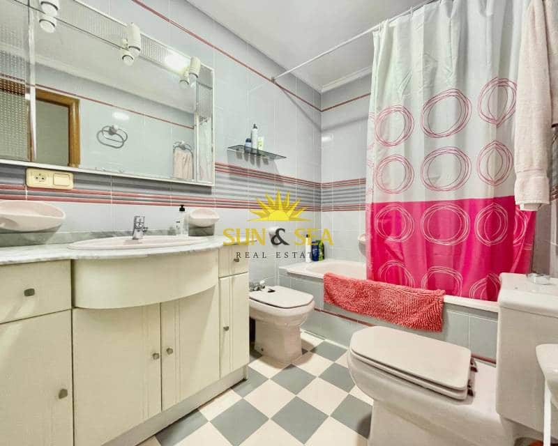 3 bedroom Penthouse for rent in Torrevieja - € 750 (Ref: 9328637)