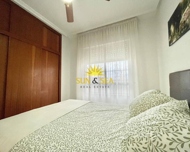 3 bedroom Penthouse for rent in Torrevieja - € 750 (Ref: 9328637)