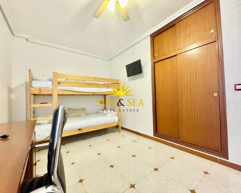 3 bedroom Penthouse for rent in Torrevieja - € 750 (Ref: 9328637)