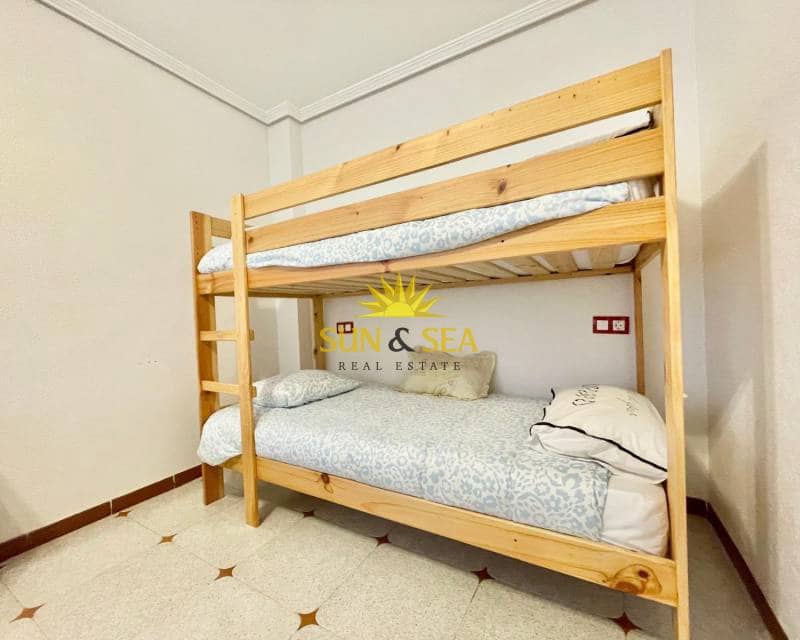 3 bedroom Penthouse for rent in Torrevieja - € 750 (Ref: 9328637)