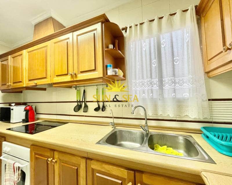 3 bedroom Penthouse for rent in Torrevieja - € 750 (Ref: 9328637)