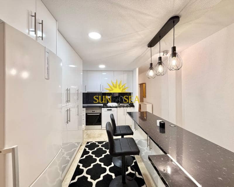 3 soveværelse Lejlighed til leje i Torrevieja - € 1.300 (Ref: 9329577)