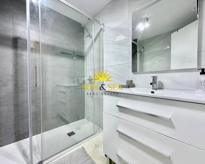 3 soveværelse Lejlighed til leje i Torrevieja - € 1.300 (Ref: 9329577)