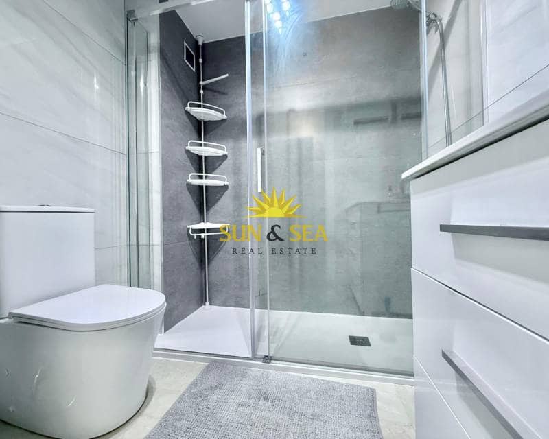 3 soveværelse Lejlighed til leje i Torrevieja - € 1.300 (Ref: 9329577)