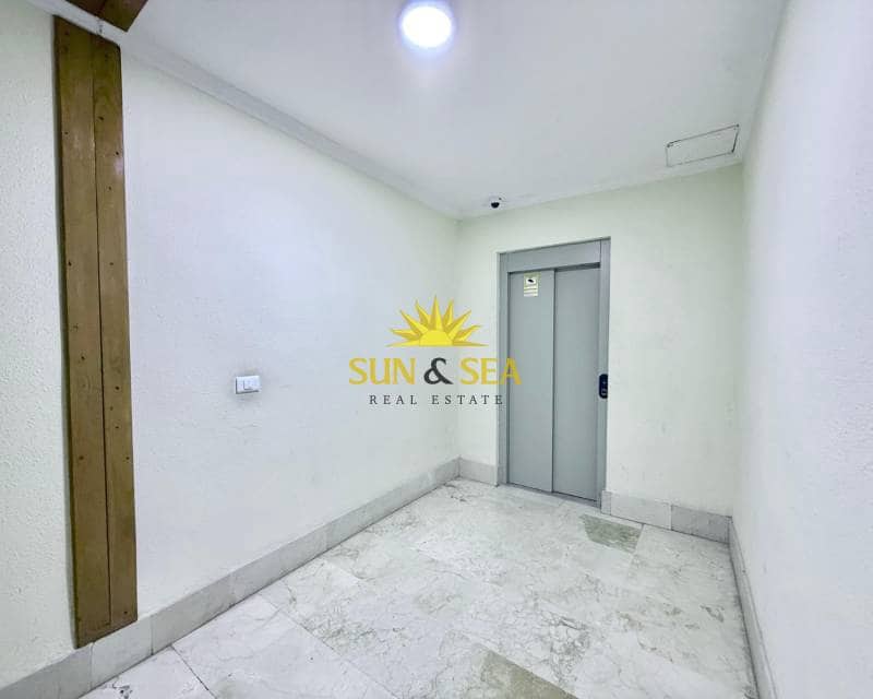 3 soveværelse Lejlighed til leje i Torrevieja - € 1.300 (Ref: 9329577)