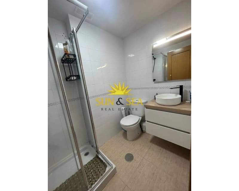 2 sovrum Lägenhet att hyra i La Manga del Mar Menor med pool - 800 € (Ref: 9329867)