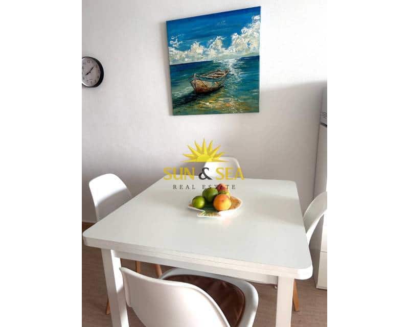 2 sovrum Lägenhet att hyra i La Manga del Mar Menor med pool - 800 € (Ref: 9329867)