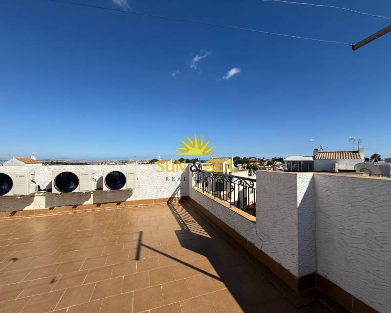 4 quarto Moradia para arrendar em Orihuela Costa com piscina garagem - 1 900 € (Ref: 9329870)