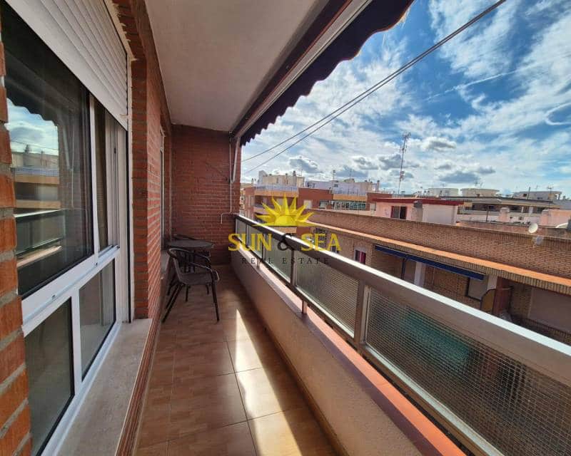 Ático de 2 habitaciones en Torrevieja en venta - 140.000 € (Ref: 9331044)