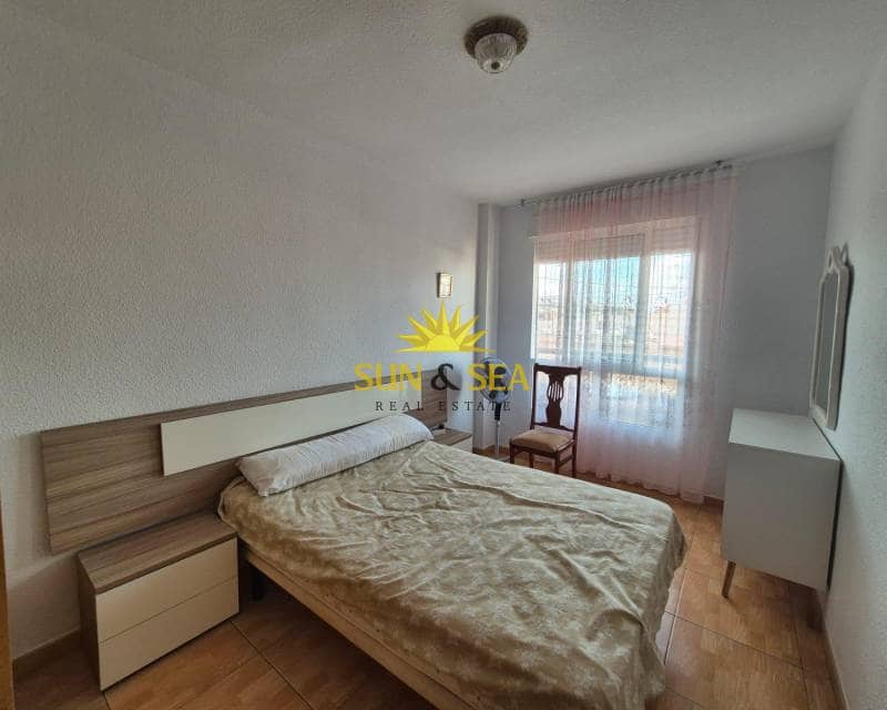 Ático de 2 habitaciones en Torrevieja en venta - 140.000 € (Ref: 9331044)