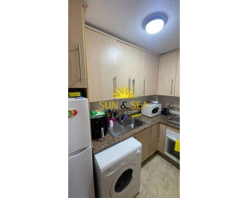 Apartamento de 2 habitaciones en Torrevieja en venta - 130.000 € (Ref: 9331045)