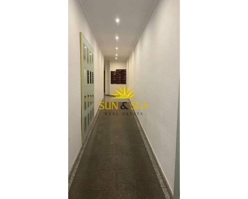 Apartamento de 2 habitaciones en Torrevieja en venta - 130.000 € (Ref: 9331045)