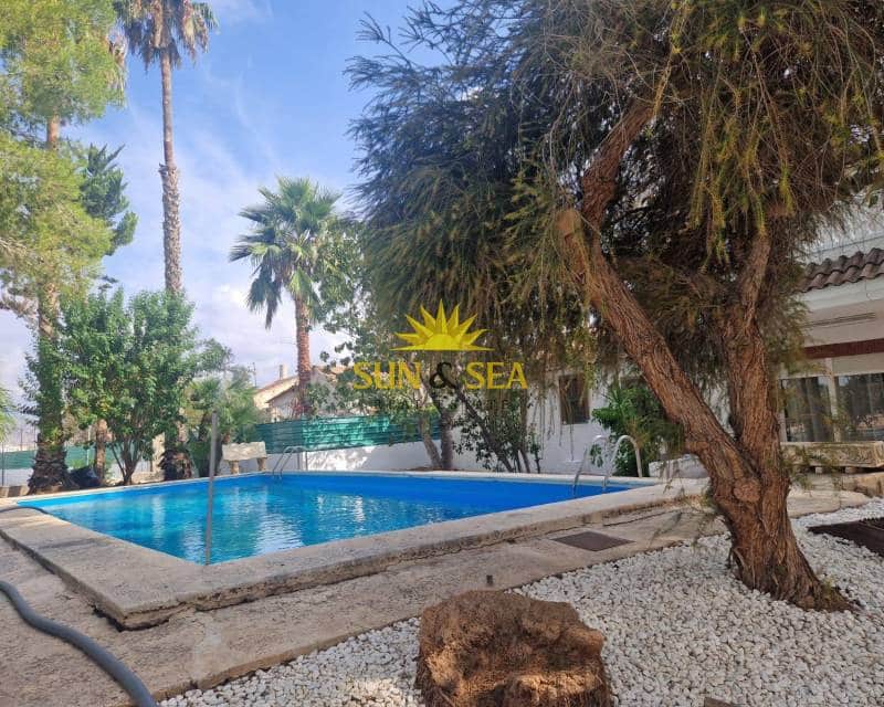 5 sovrum Villa till salu i Orihuela med pool garage - 375 000 € (Ref: 9331046)