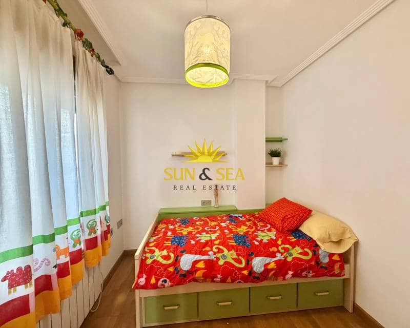 3 sovrum Lägenhet att hyra i Torrevieja med garage - 1 300 € (Ref: 9331768)